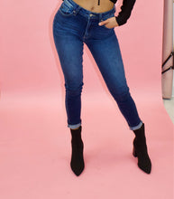 Load image into Gallery viewer, THE PERFECT SKINNY
