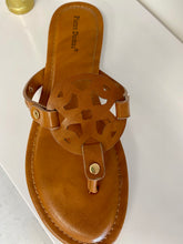 Load image into Gallery viewer, TORI CAMEL SANDALS
